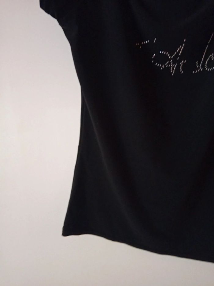 Joli Tee-shirt noir. - photo numéro 6