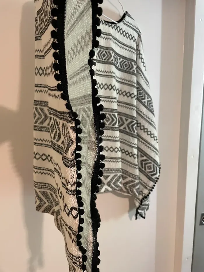 Jolie pull ponchon Grain de Malice taille S/M en excellent état - photo numéro 3