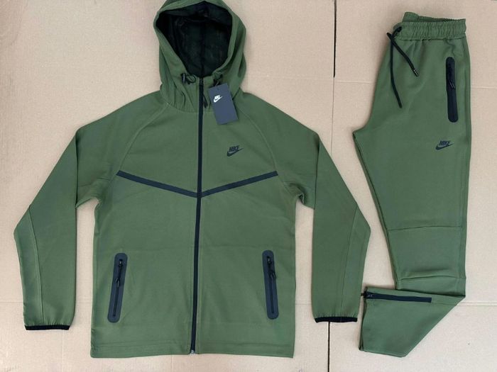 Nike tech - photo numéro 8