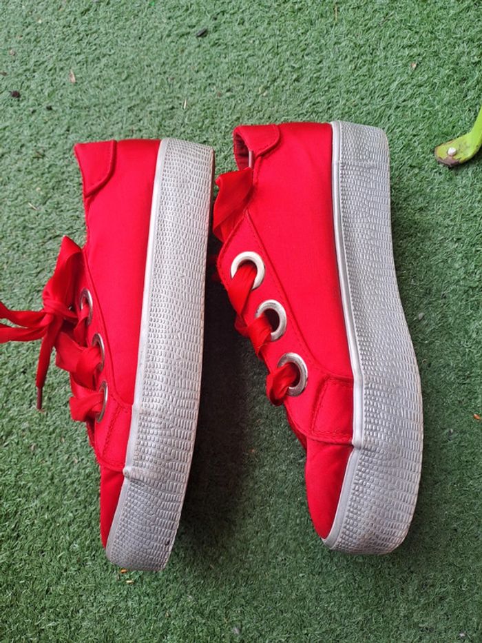 Baskets rouges avec ruban t. 37 - photo numéro 4