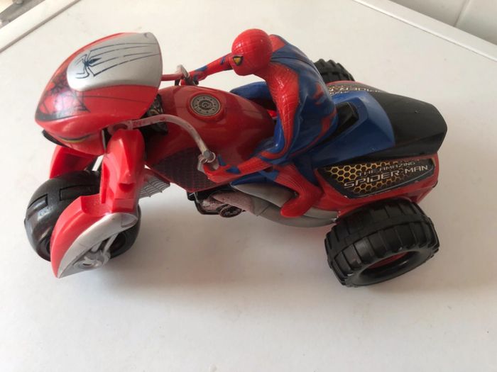 Moto Spiderman RC Spider Trike Silverlit