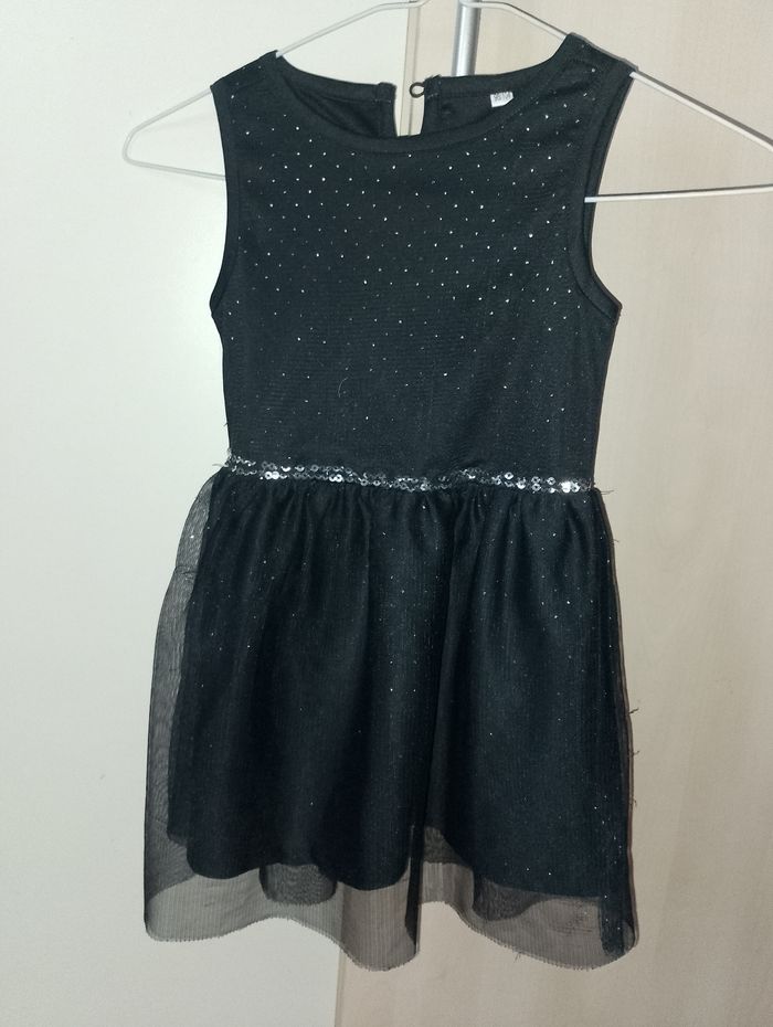 Robe noir seguins couleur argent 3-4 ans