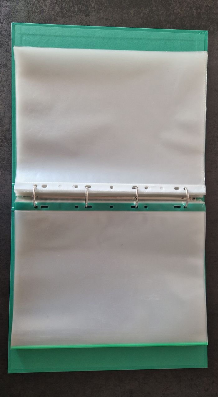 Classeur Exacompta FSC + 50 pochettes transparentes - Excellent état