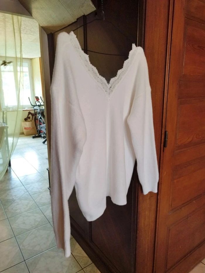 Pull blanc col v dentelle sweatshirt vintage L/40 - photo numéro 5