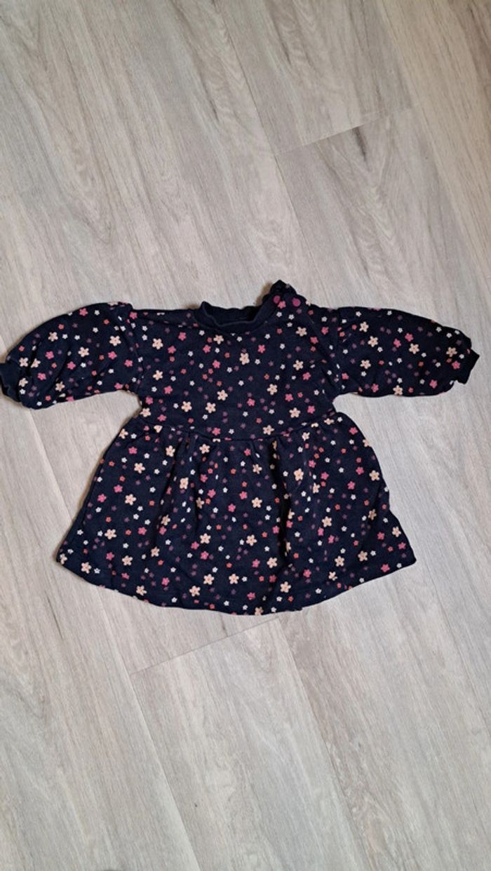 Robe à fleurs.