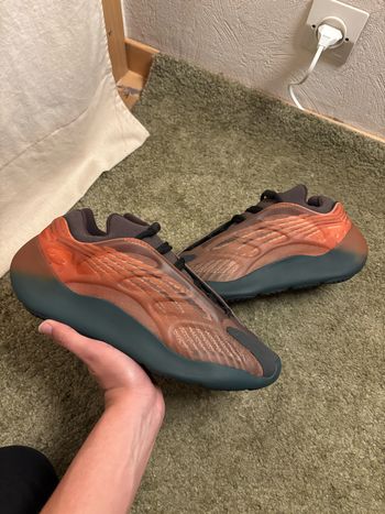 Yeezy 700 V3 Copper Fade - Taille 46