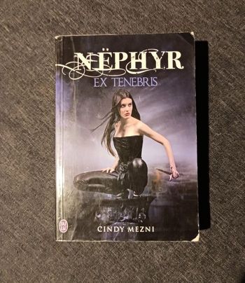 Nephyr ex tenebris
