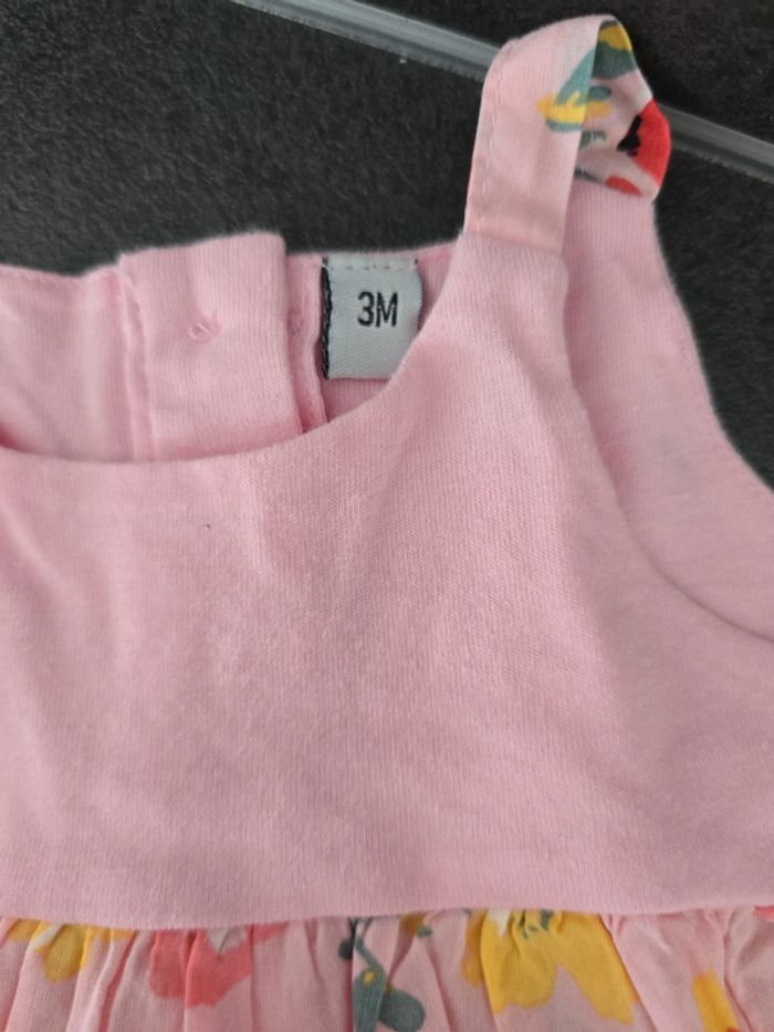 Robe fleurie 3 mois - photo numéro 2