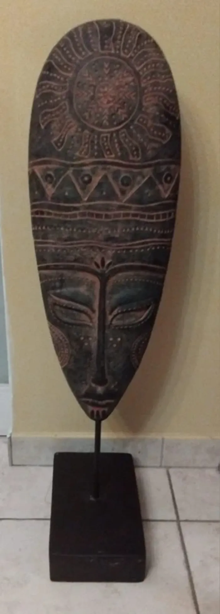 Masque ethnique monté sur un socle - photo numéro 4