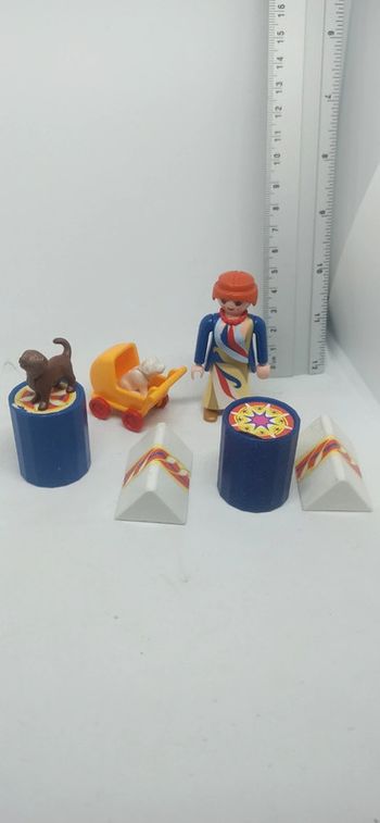 Femme artiste de spectacle avec chiots et accessoires playmobil