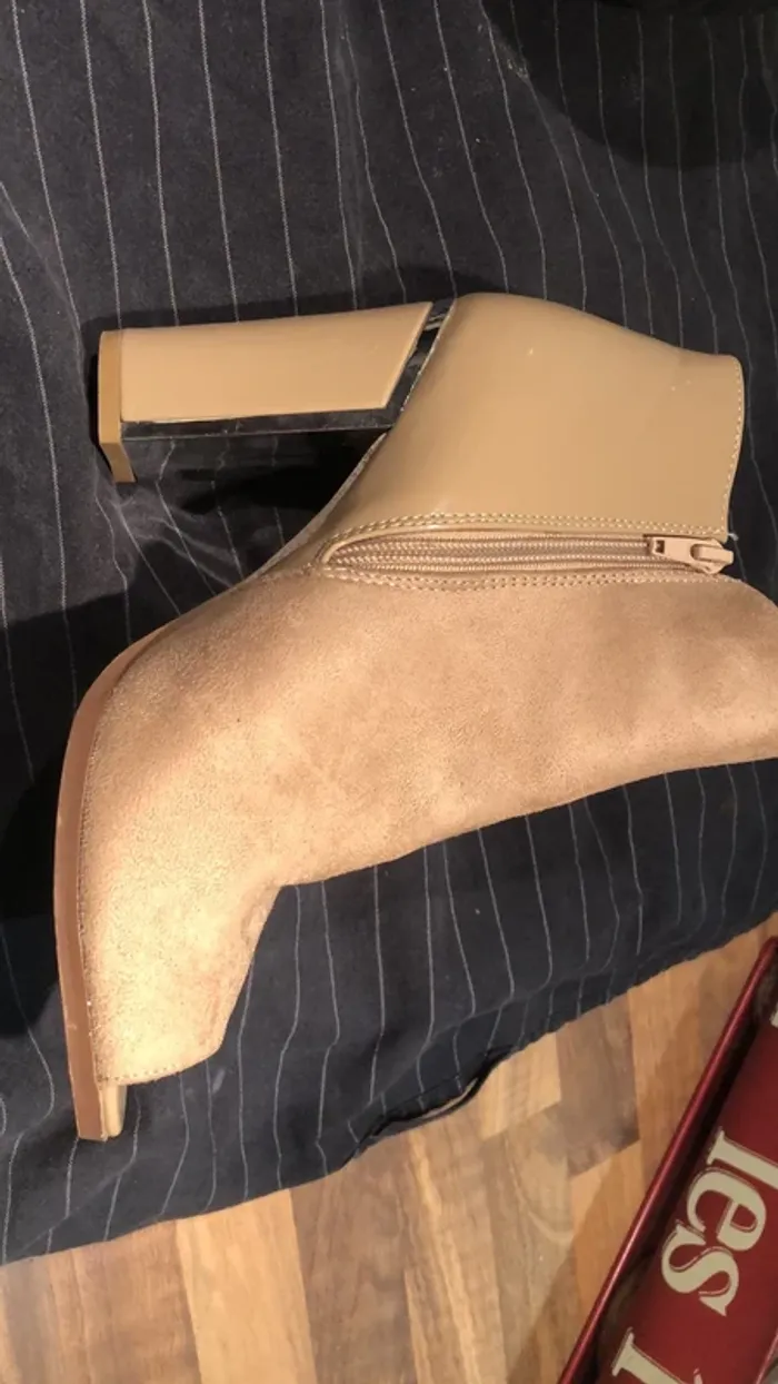 Bottines daim et vinyle porté 1 fois - photo numéro 3