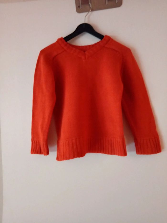 Joli pull orange. Hema. 3 ans