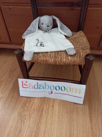 Doudou lapin gris et blanc mots d enfants tbe
