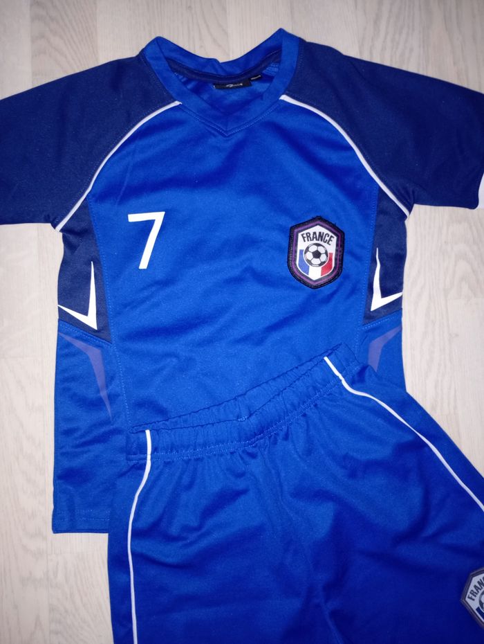 Ensemble de football Equipe de France n° 7 9th Avenue 
T. 134-140 cm - photo numéro 3