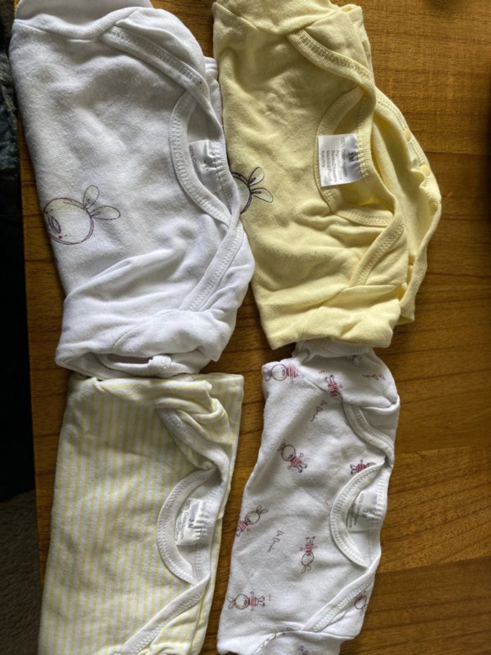 Lot de 4 bodies manche courtes