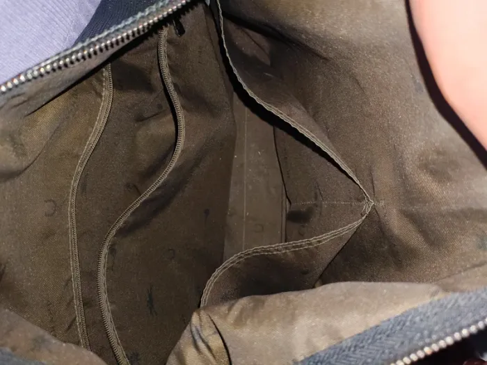Sac épaule Longchamp en excellent état cuir noir - photo numéro 10