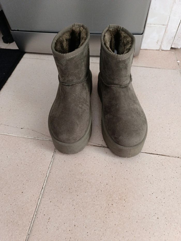 Belle paire de boots fourrées 39 - photo numéro 2
