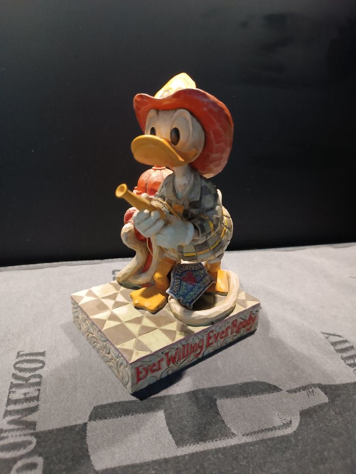 Donald pompier Disney traditions Jim shore