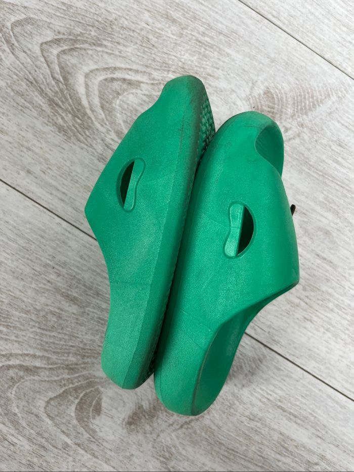 Claquettes vertes taille 24/25 - photo numéro 4