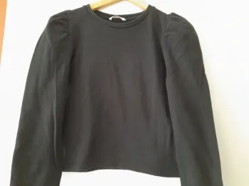 Sweat-shirt noir épaules gonflées