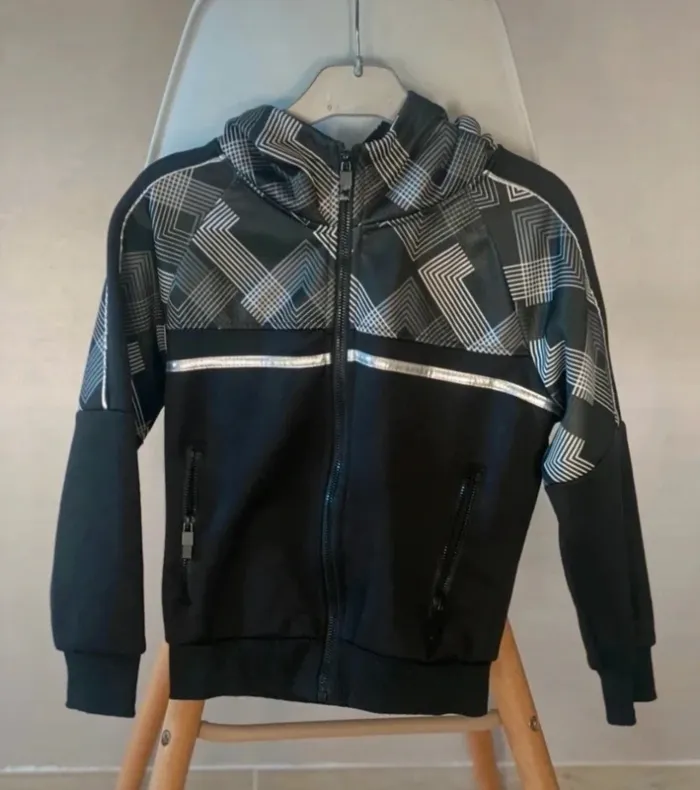 Veste de jogging noire et grise 5/6 ans