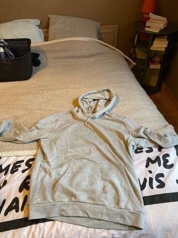 Vends sweat à capuche  celui