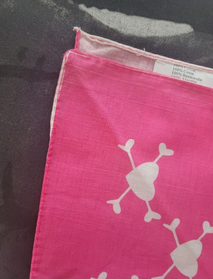 Bandana rose fluo coeur squelette - photo numéro 3