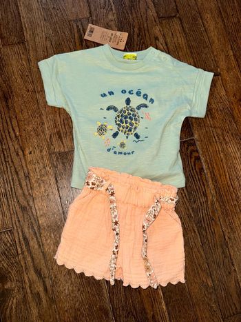 T-shirt tao (neuf) et short vertbaudet (tres bon état)  6 mois