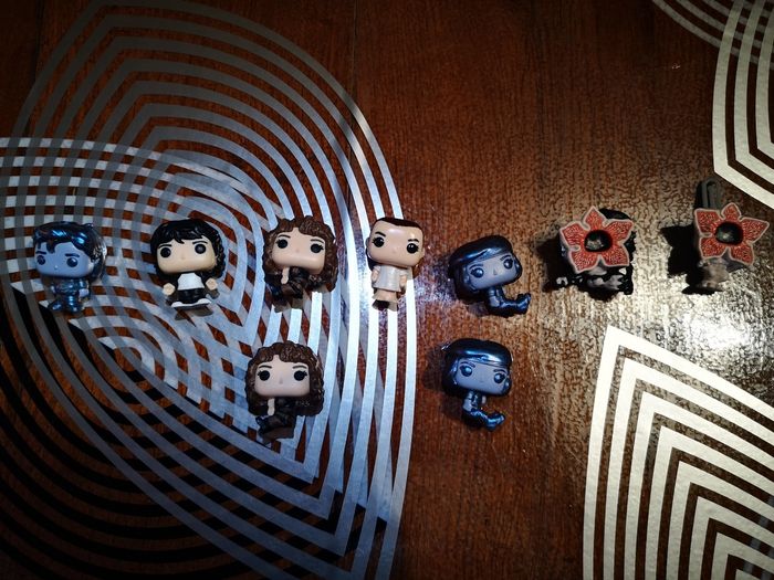 Figurine strangers things (œufs kinder)