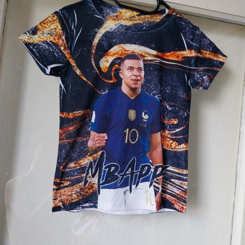 T-shirt Mbappe taille 4 ans neuf