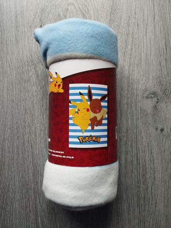 Pokémon : Plaid Pikachu et Evoli 100x140cm