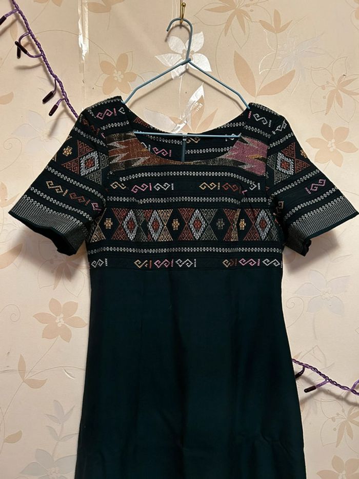 Longue robe traditionnelle thaïlandaise - photo numéro 2