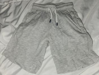 Short gris taille 5 ans