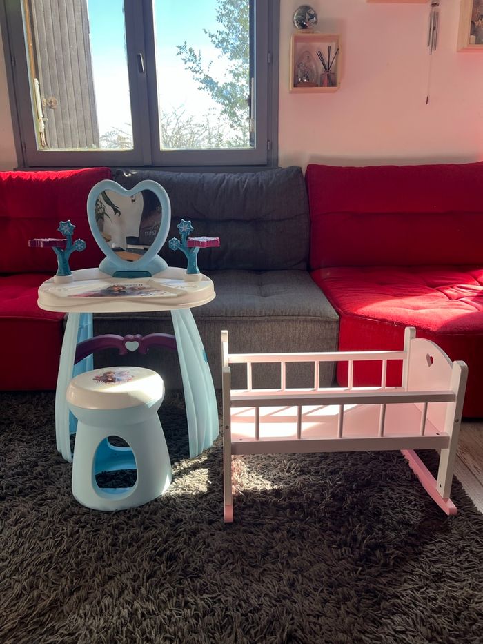 Lot lit poupon + coiffeuse avec son tabouret - photo numéro 3