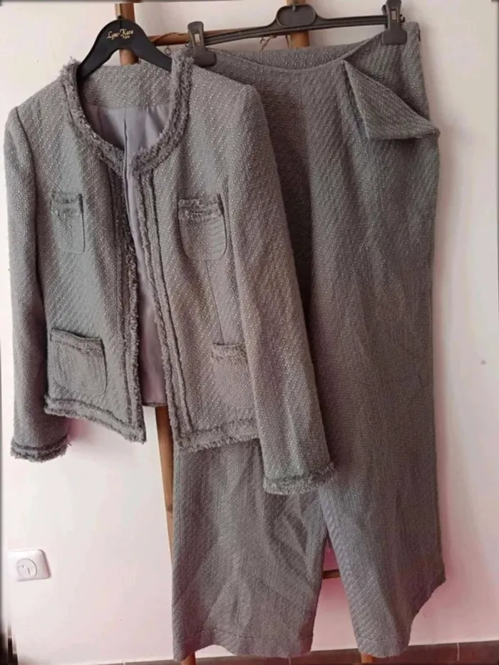 Ensemble  tailleur  en  tweed