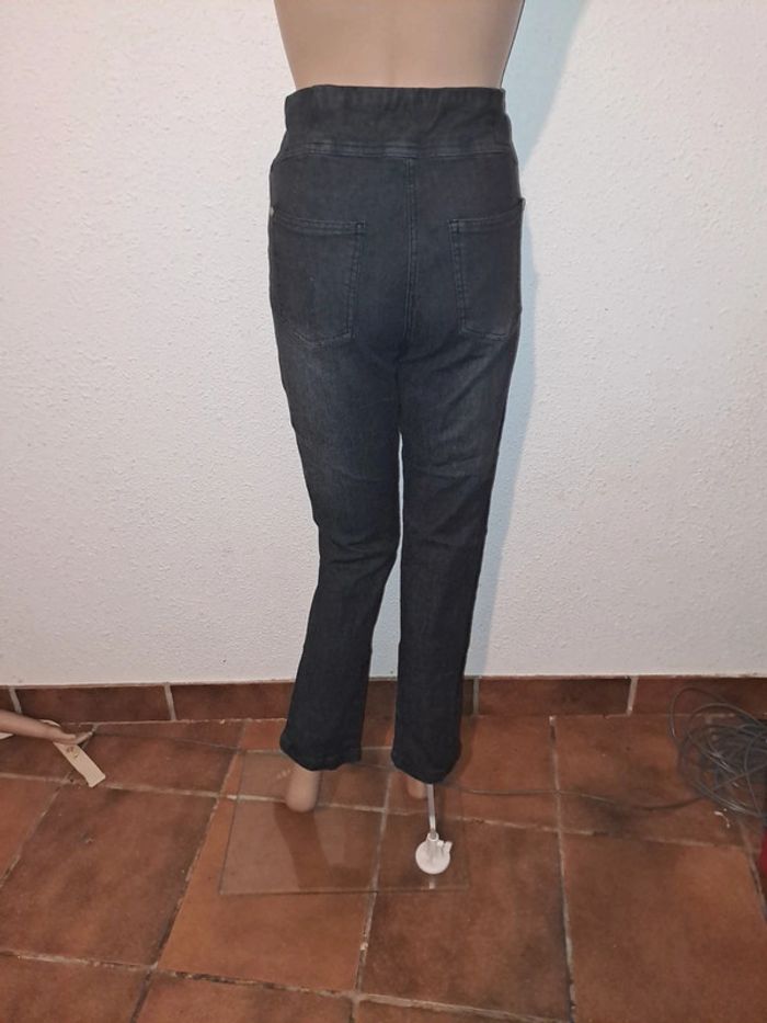 Jean femme taille 42 - photo numéro 2