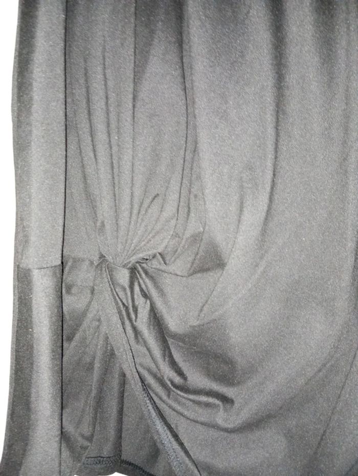 Robe noire asymétrique - photo numéro 2