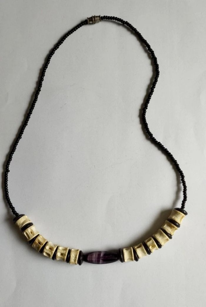 Collier perles noires et vertèbres de requin - photo numéro 2