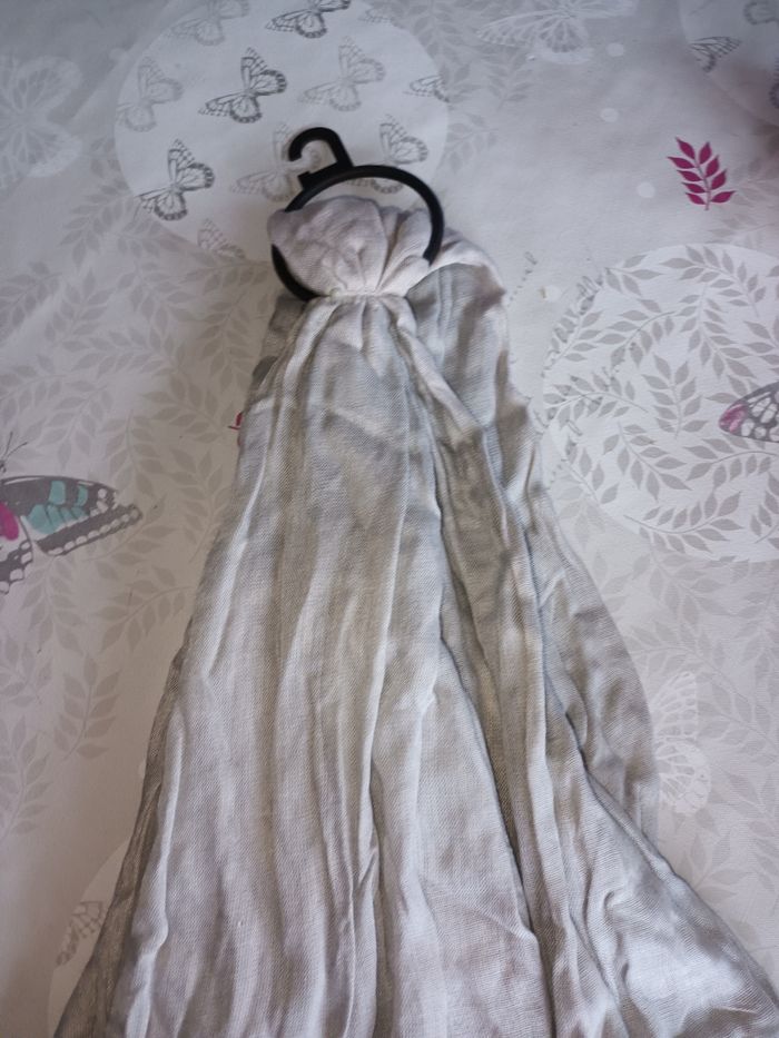 Joli foulard gris/or neuf - photo numéro 2