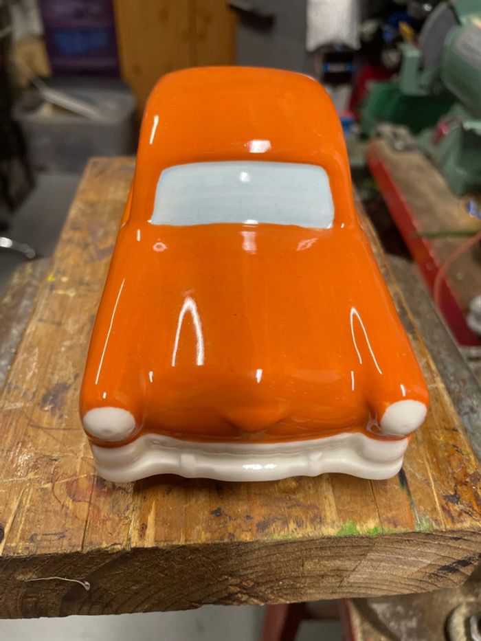 Voiture américaine en faïence