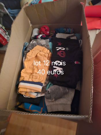 Tres gros Lot vêtements 12 mois