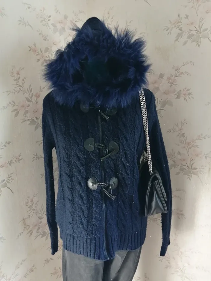 Veste à capuche bleu marine tressée et fourrée / M S fashion / (TU)