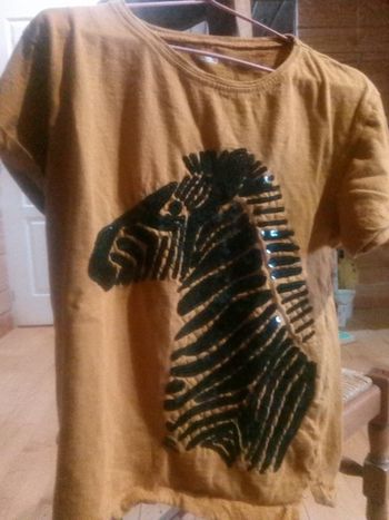 T-shirt moutarde zèbre pailleté