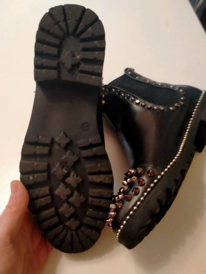 Bottines noires cloutées Idéal Shoes Taille 39 - photo numéro 4