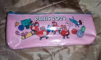Trousse Paris 2024 jeux olympiques rose