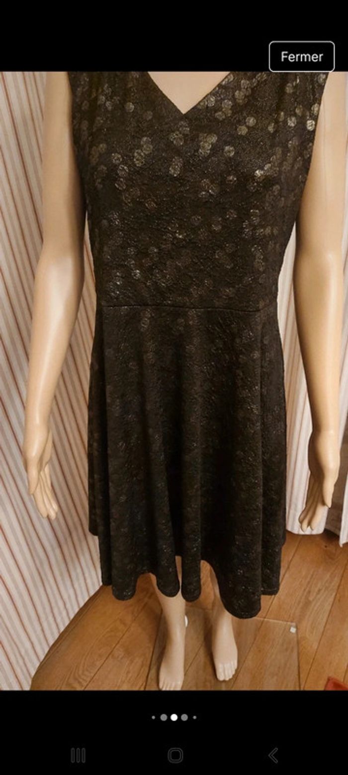 Jolie Robe noir brillant Cassis taille 42 - photo numéro 3