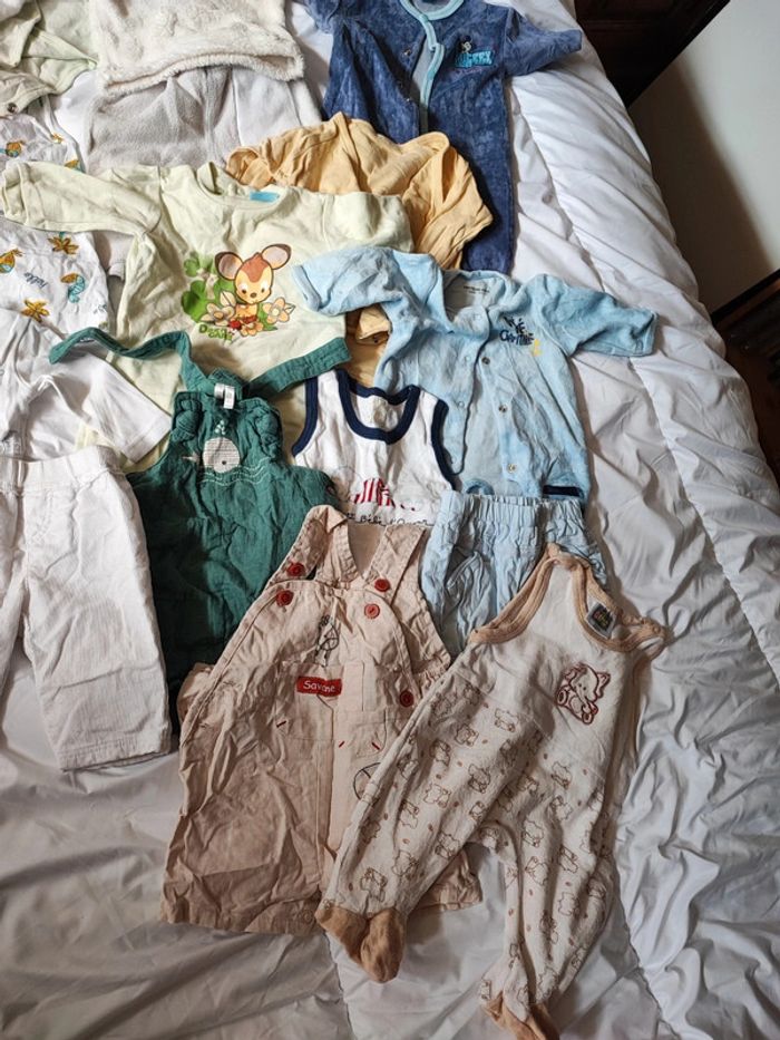 Lot d'une quinzaine de vêtements d'1 mois - photo numéro 4