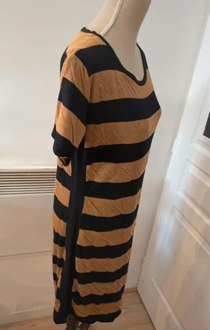 Hugo boss robe rayures , pull femme, taille 40 - photo numéro 2