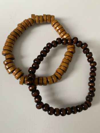 Lot 2 bracelets en perles de bois neufs