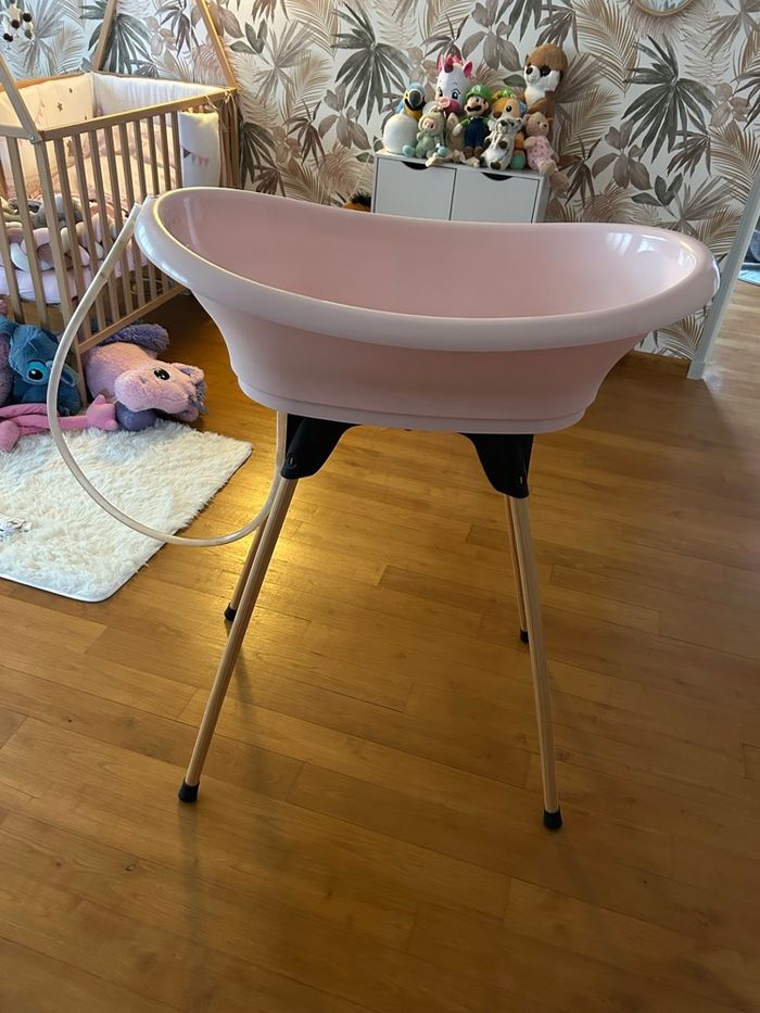 Baignoire sur pieds rose thermo baby parfait état - photo numéro 2